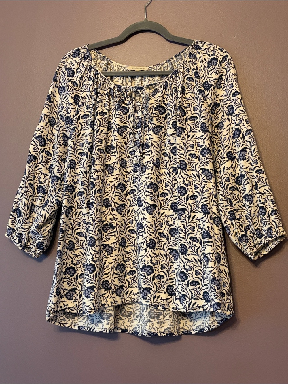 Women’s Anne Carson Blue and Beige Floral Linen Peasant Top size large